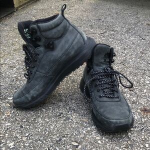 Roots | 7.5 | Women’s Lace-Up Boots